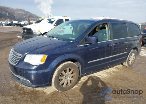 2015 Chrysler Town & Country Touring z USA, uszkodzony, nr VIN 2C4RC1BG5FR664520